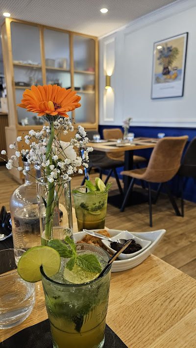 Restaurant Les Trois Voiles Port Napoleon