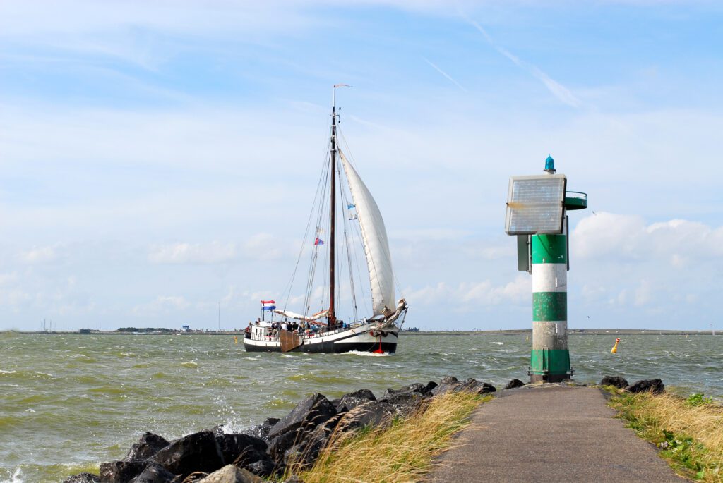 Schip in de Noordzee, Nederland