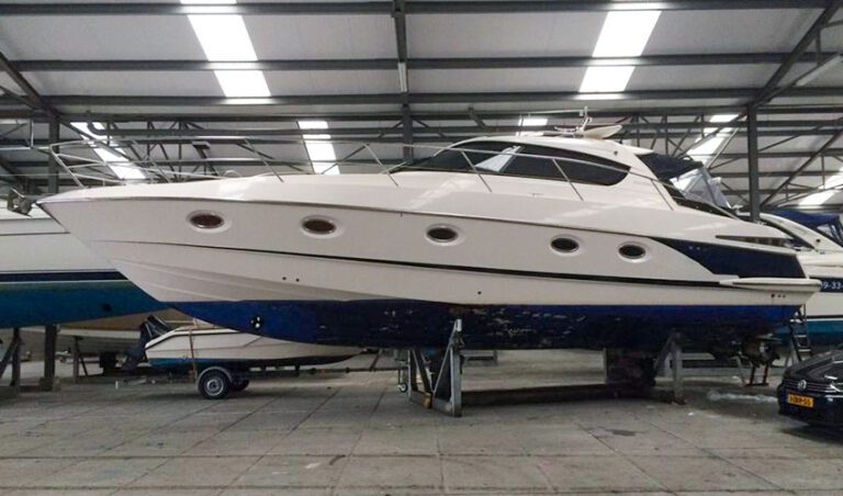 Jachtservice & Refit Flevo Marina paiting work Veuve Clicquot