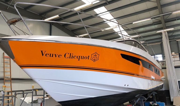 Jachtservice & Refit Flevo Marina work Veuve Clicquot