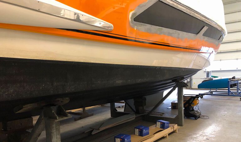 Jachtservice & Refit Flevo Marina paiting work Veuve Clicquot