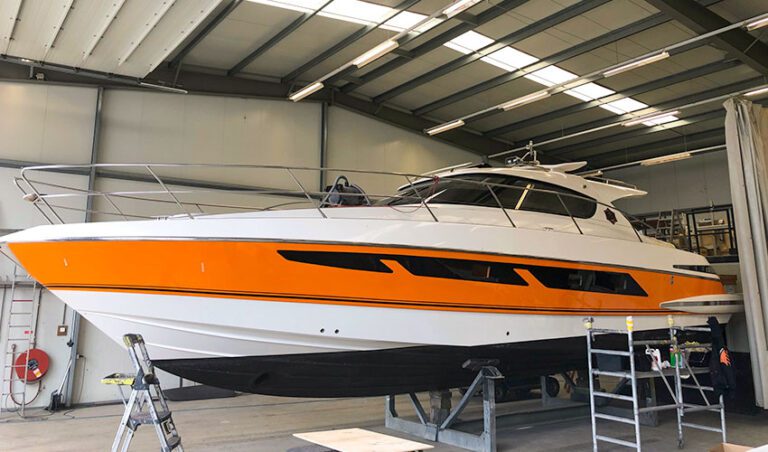 Jachtservice & Refit Flevo Marina work Veuve Clicquot