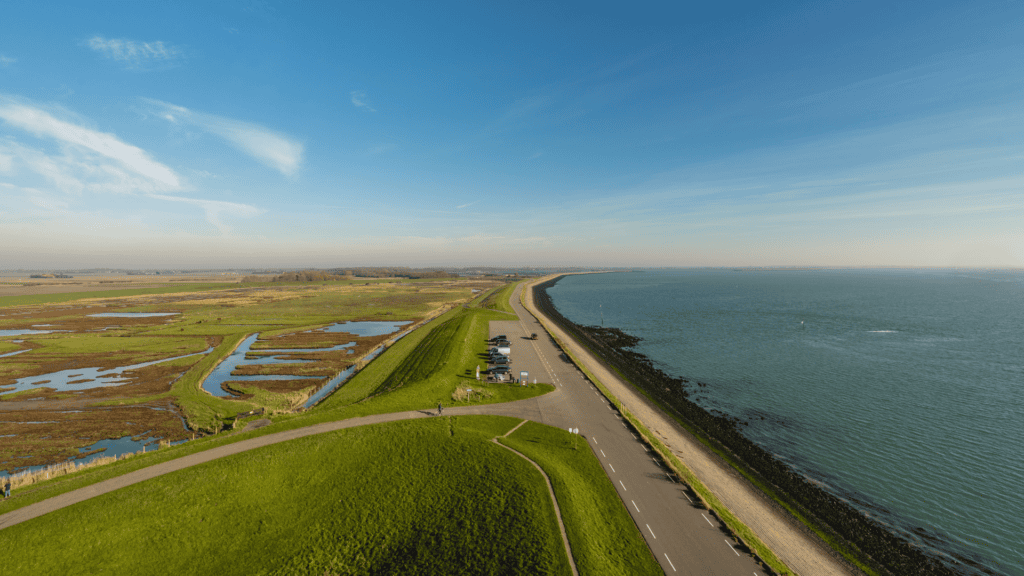 Blick über die Feuchtgebiete in Burgh-Haamstede vom Plompe-Turm aus. Zeeland, Niederlande